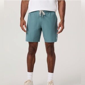 Vuori Men’s “Banks Session” Short 7.5 Inseam Linerless (L)